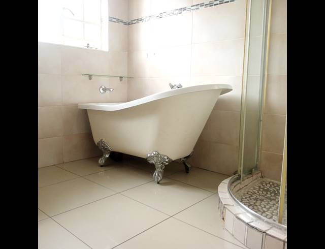 2 BEDROOM TOWNHOUSE FOR SALE IN LILIANTON